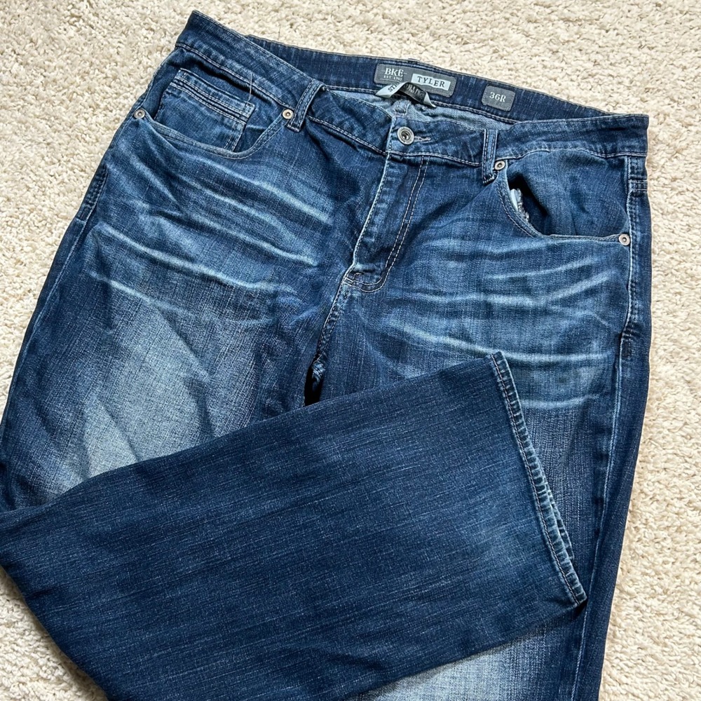 BKE Tyler Straight Leg Jeans 36R 36x32 Blue Medium Wash Whiskered Denim